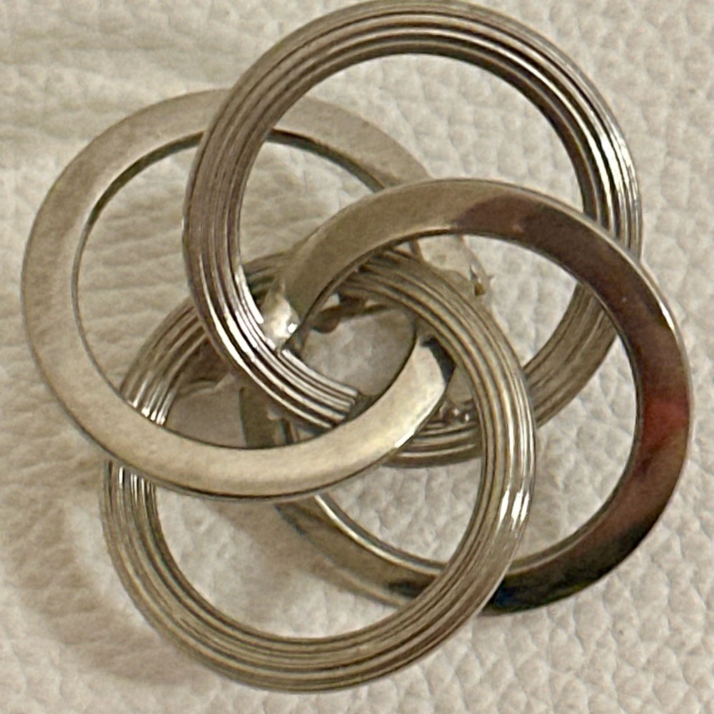 Vintage Silver-Tone Interlocking Rings Brooch - Textured Modernist Design